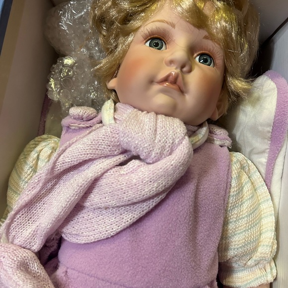 Cathay Collection Floral Box - Picture 4 of 5